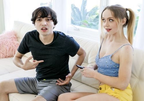 Ela interpreta o pau do irmão jovem