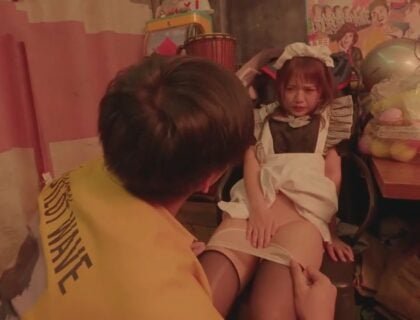 Ela descobriu que a família de seu colega sabia que ela era uma prostituição e era servida todas as noites