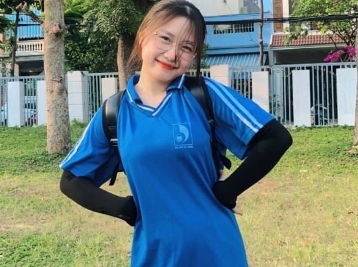 Mong Duong Thi Minh é charmoso e alto